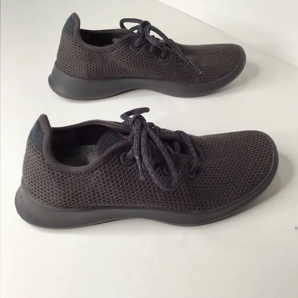 Allbirds Tree Runner in Charcoal Size 6.